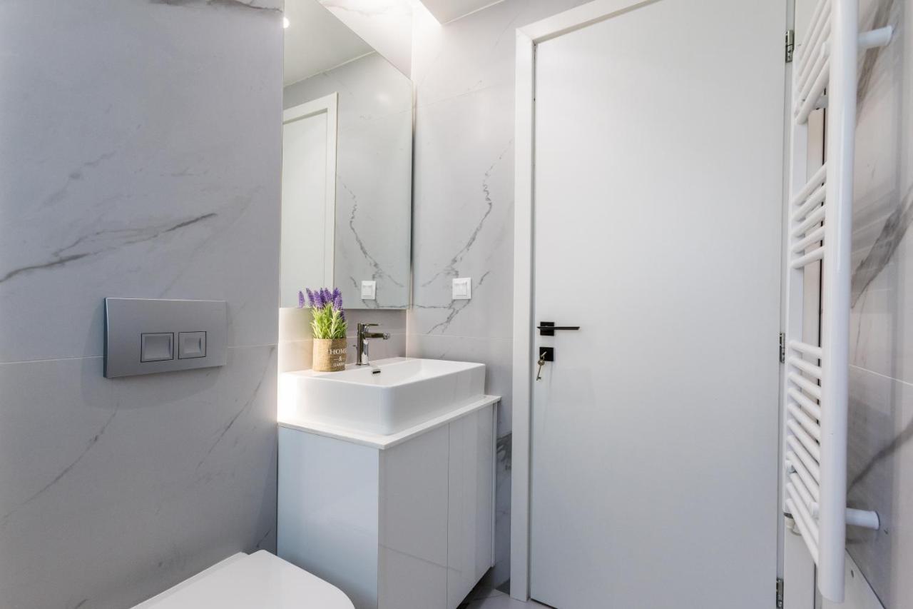 Varkiza Luxury Suites By Raise Vari  Bagian luar foto