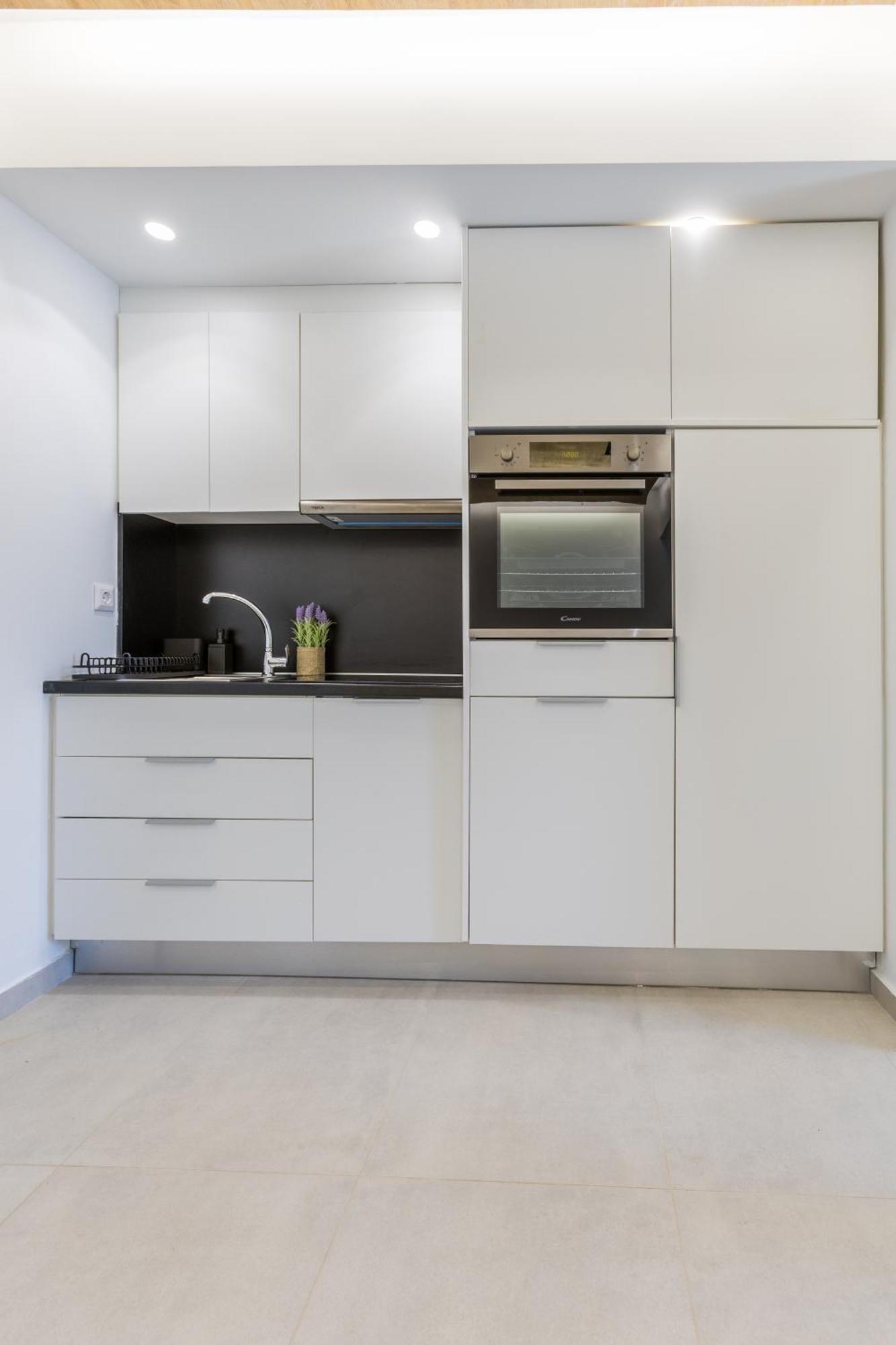 Varkiza Luxury Suites By Raise Vari  Bagian luar foto
