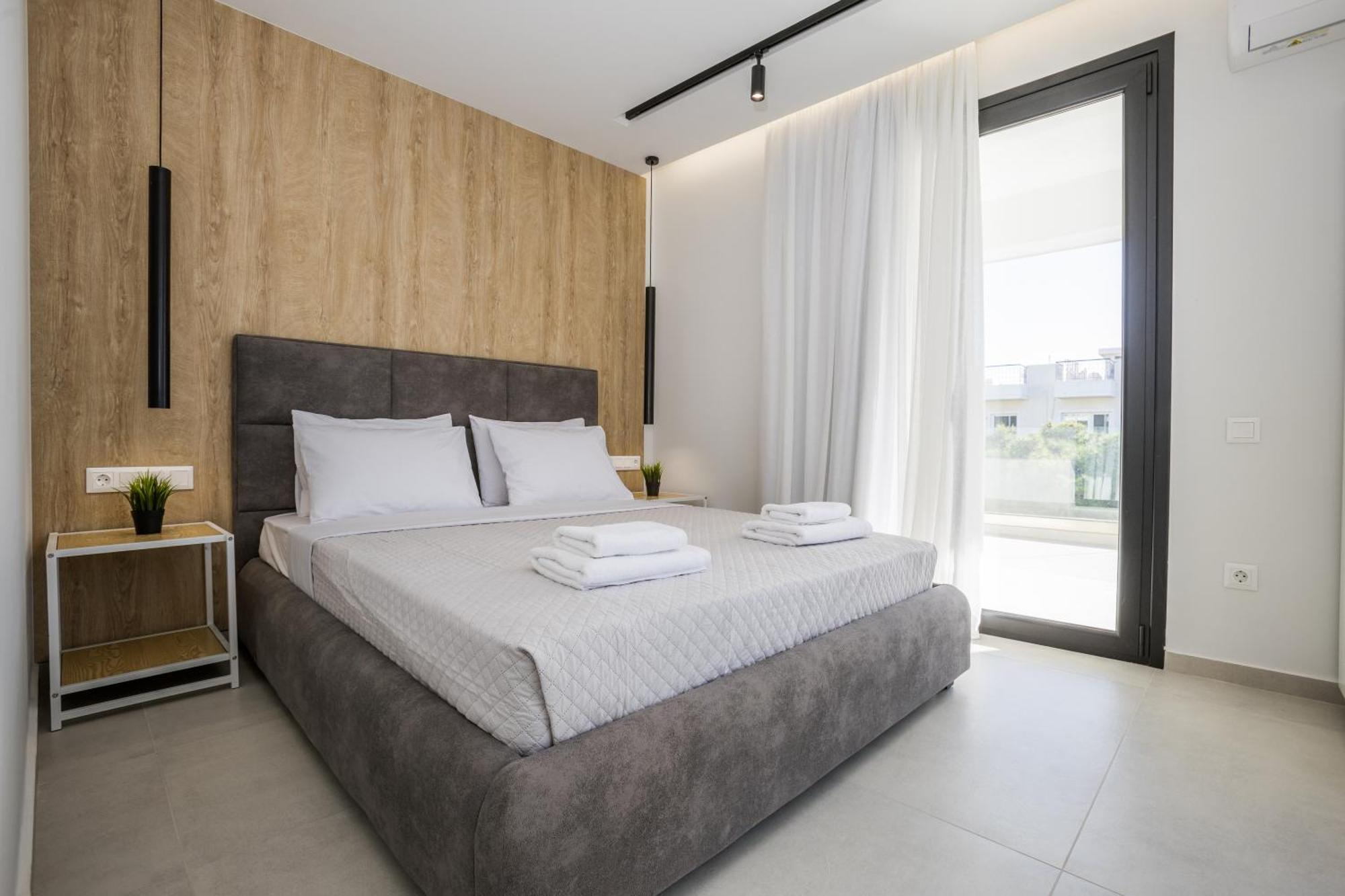 Varkiza Luxury Suites By Raise Vari  Bagian luar foto