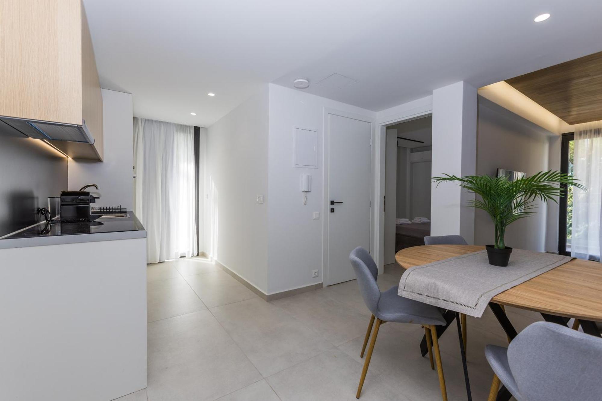 Varkiza Luxury Suites By Raise Vari  Bagian luar foto